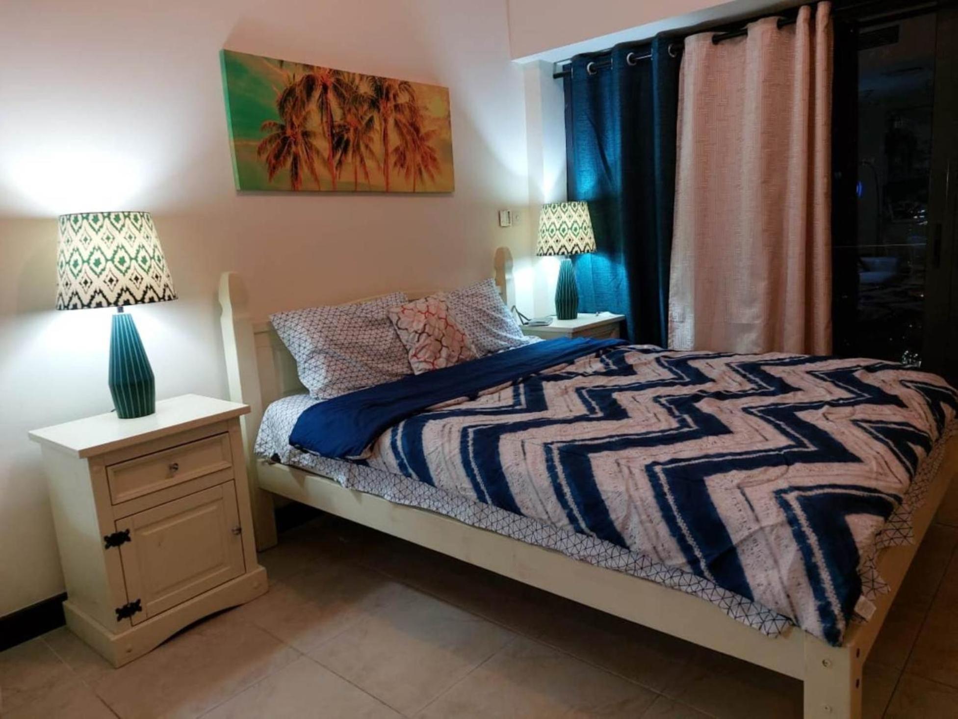 Click - Jlt - & Balcony Lakes View Entire -jn Apartment