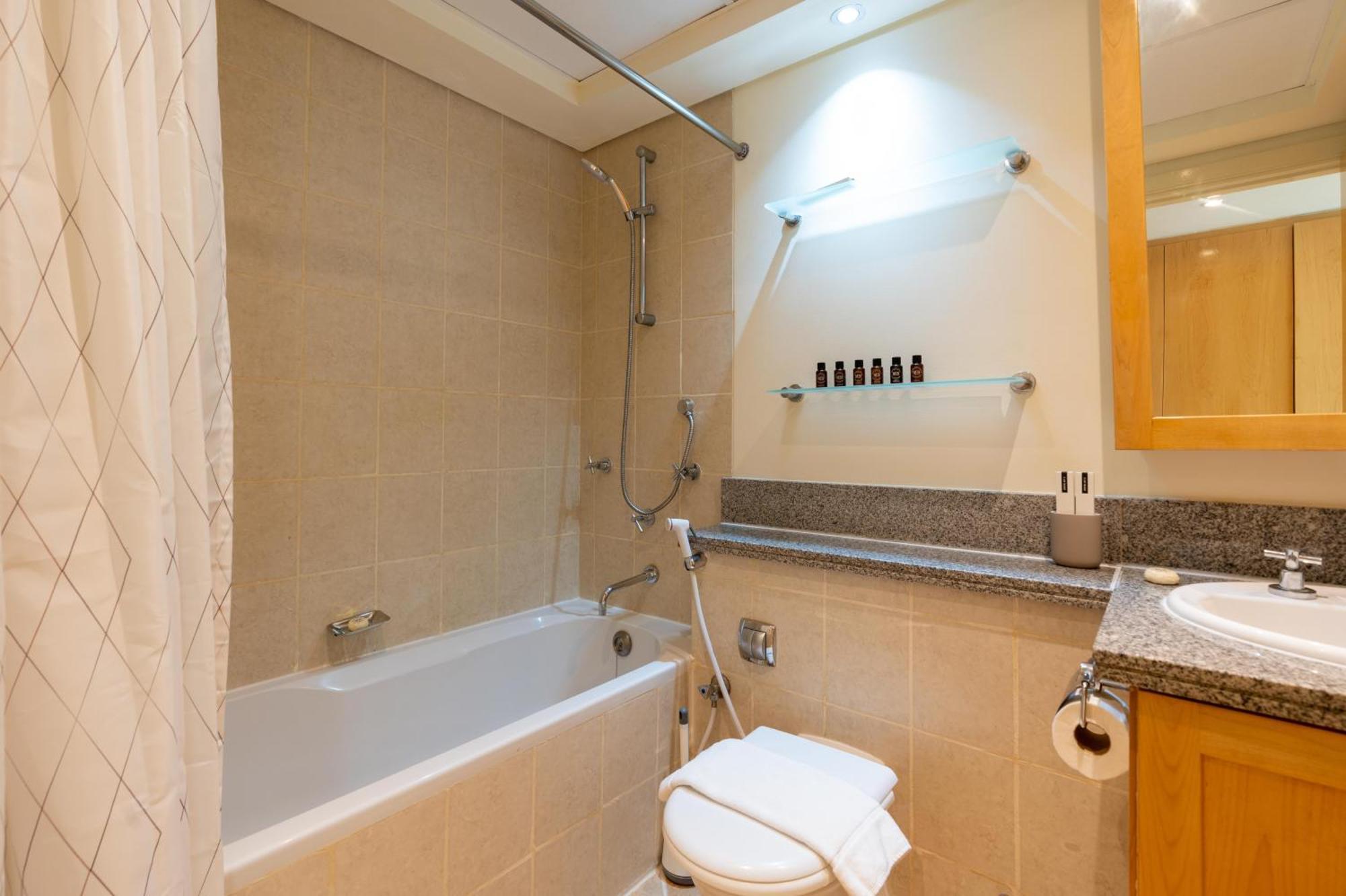 Lux I Turia Tower I & Garden View Apartment