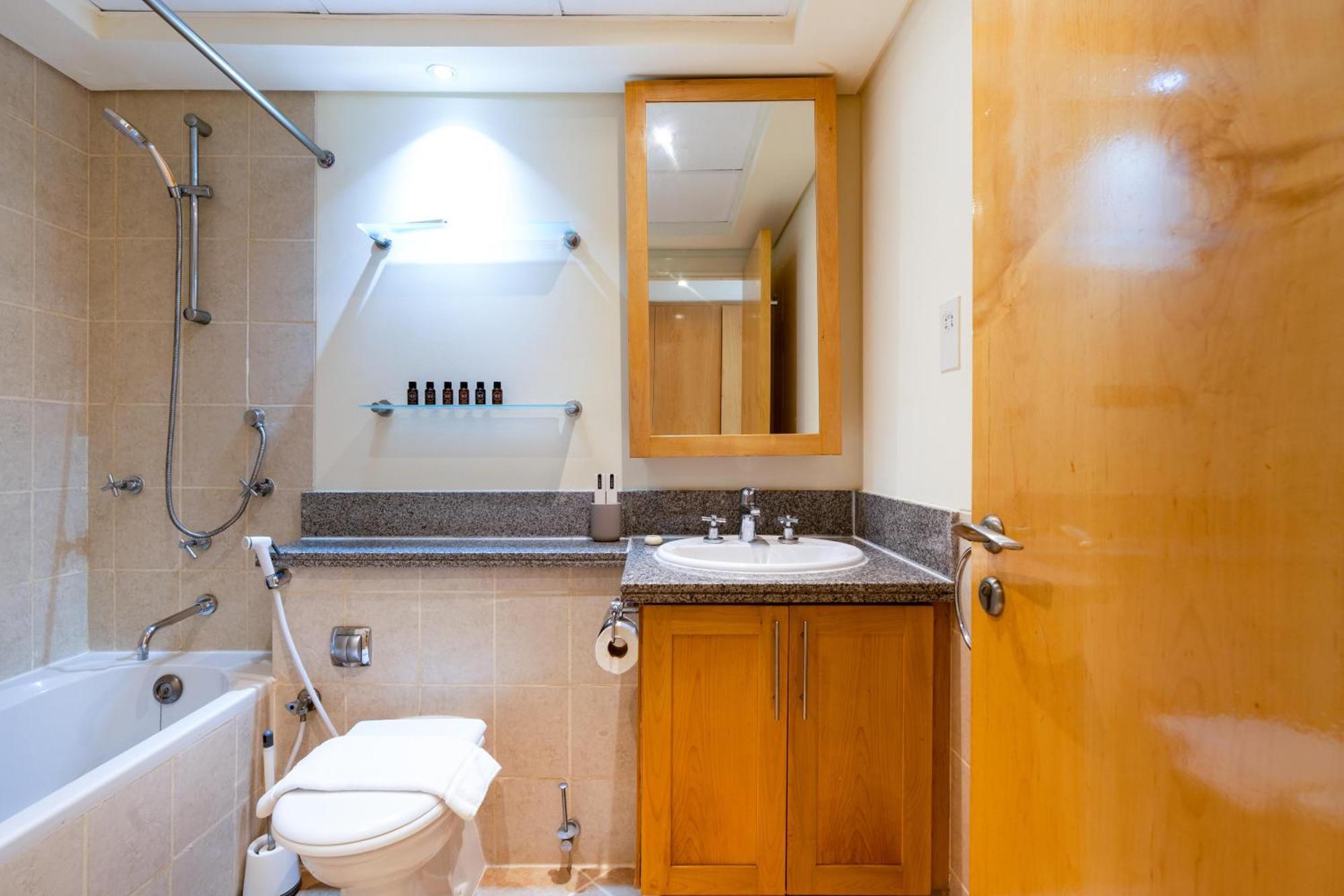 Lux I Turia Tower I & Garden View Apartment