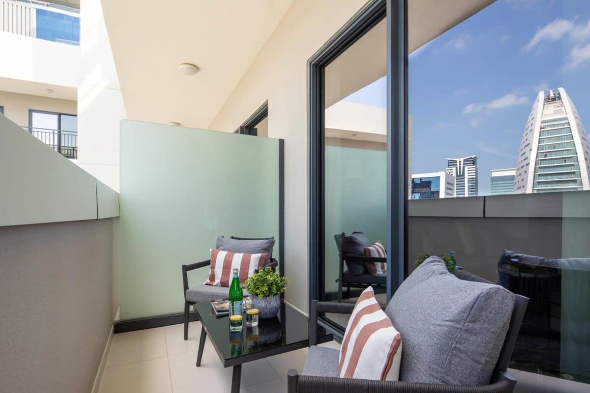 Frank Porter - Zada Tower Apartment *