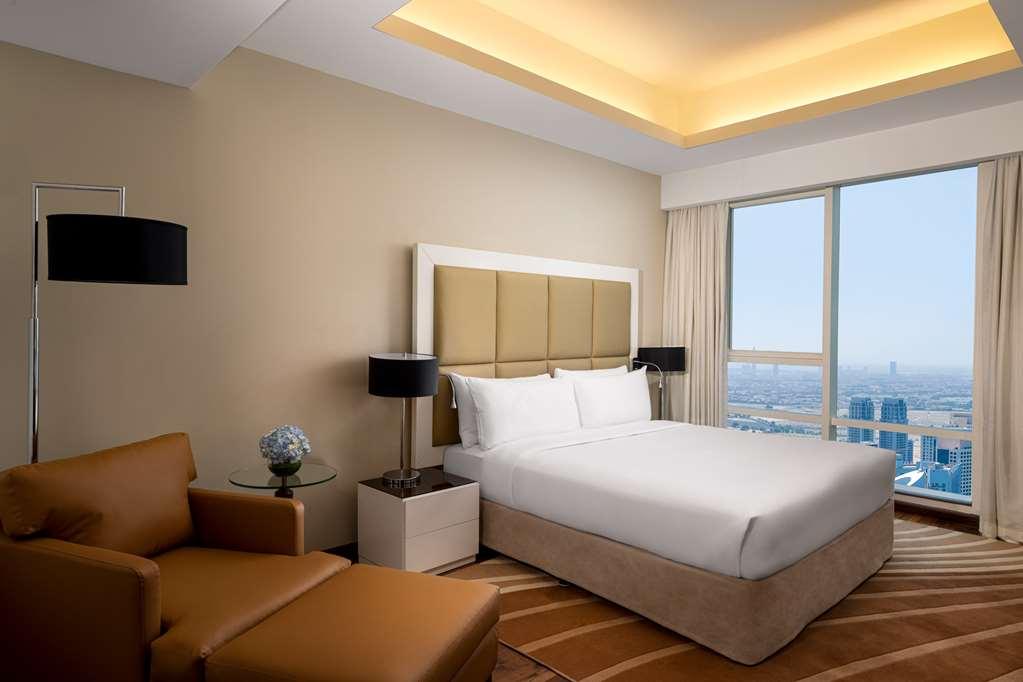 Hotel La And *