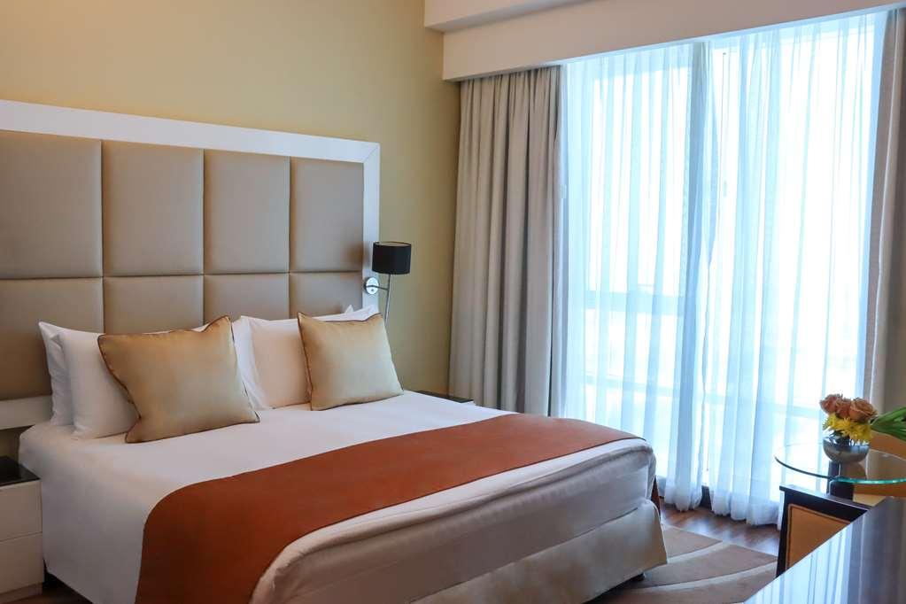 La And Hotel *