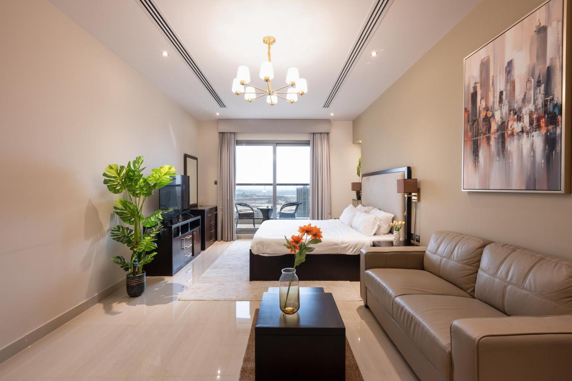 Luxurious In Elite With Canal View Apartment *