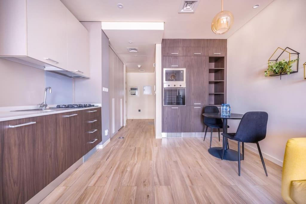 Apartment Exclusive In Park View Tower Jvc