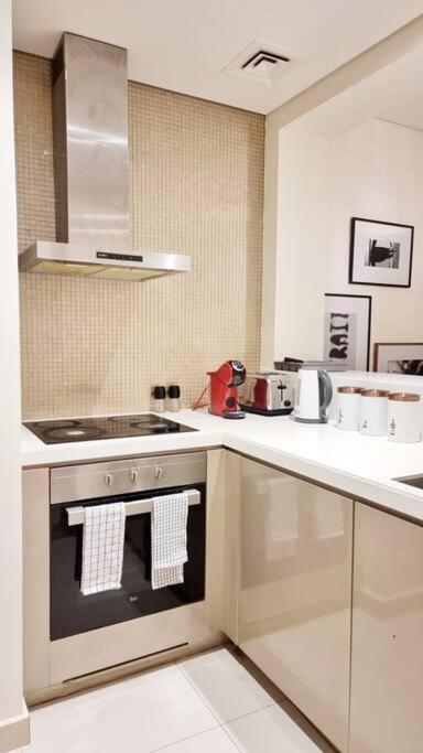 Apartment Gorgeous Paramount A682 *