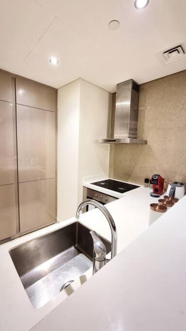 Apartment Gorgeous Paramount A682 *