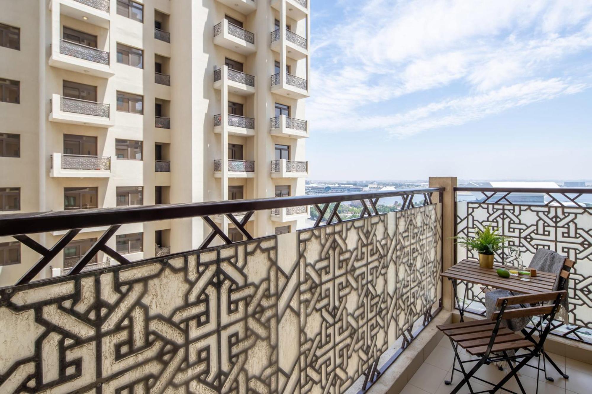 Apartment Frank Porter - Riah Towers
