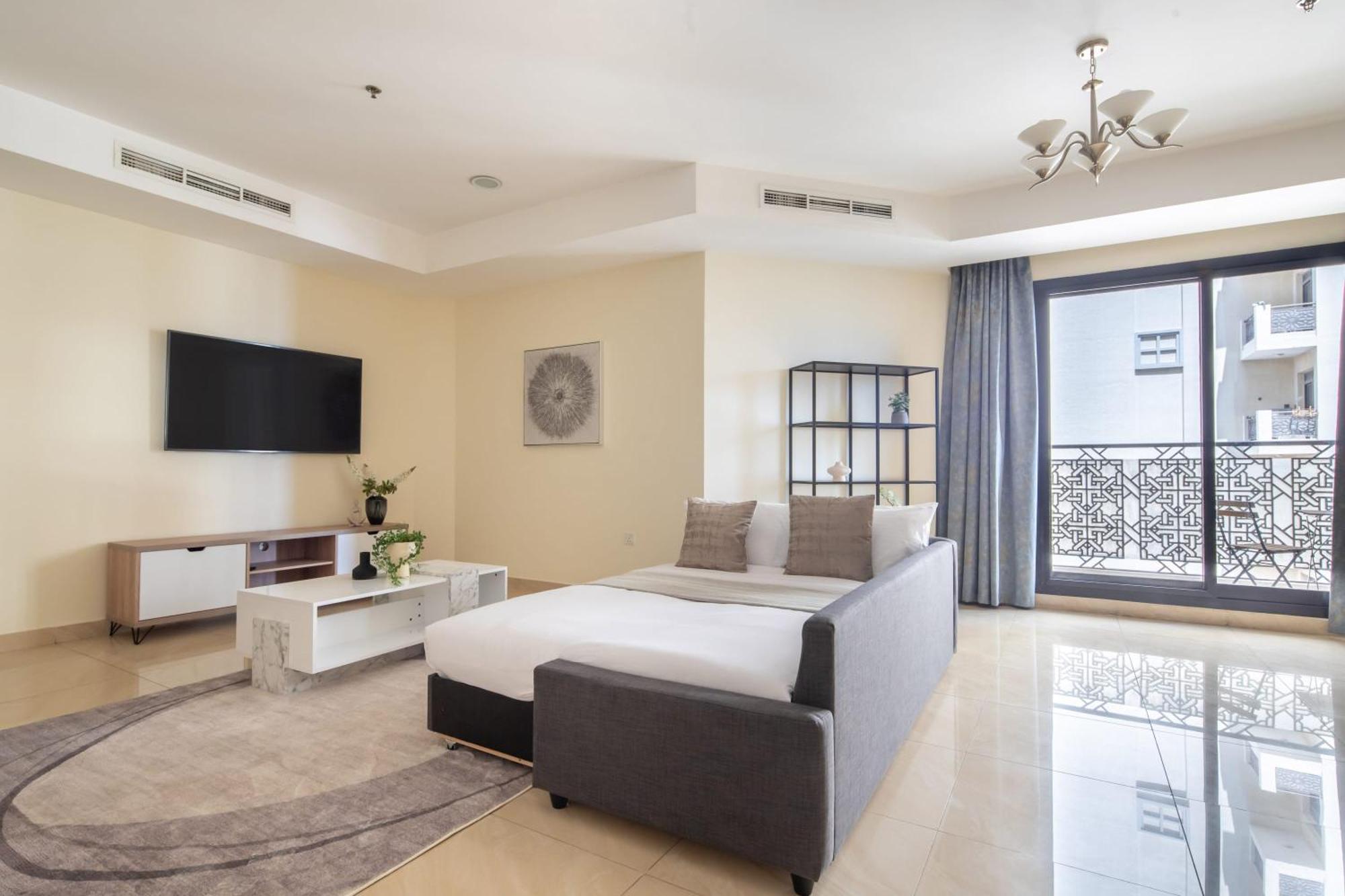 Frank Porter - Riah Towers Apartment Dubai