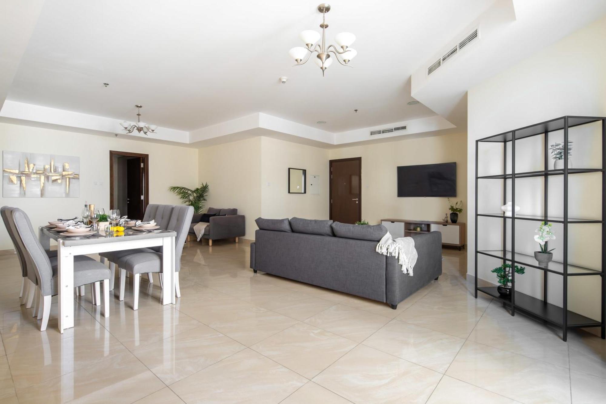 Frank Porter - Riah Towers Apartment *