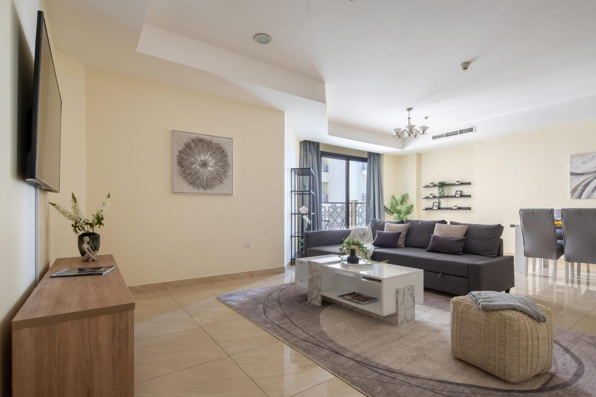 Frank Porter - Riah Towers Apartment *