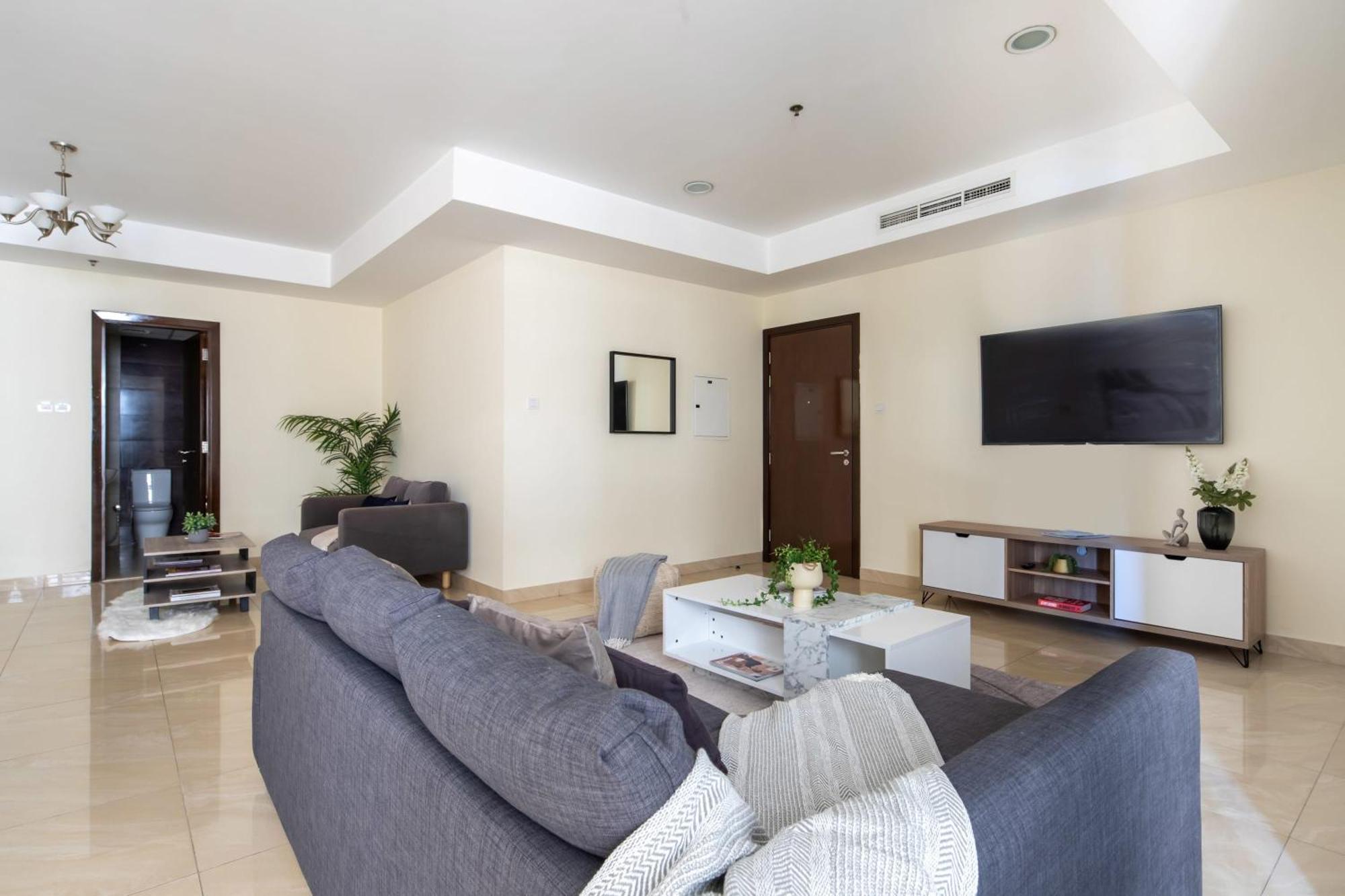 Frank Porter - Riah Towers Apartment Dubai