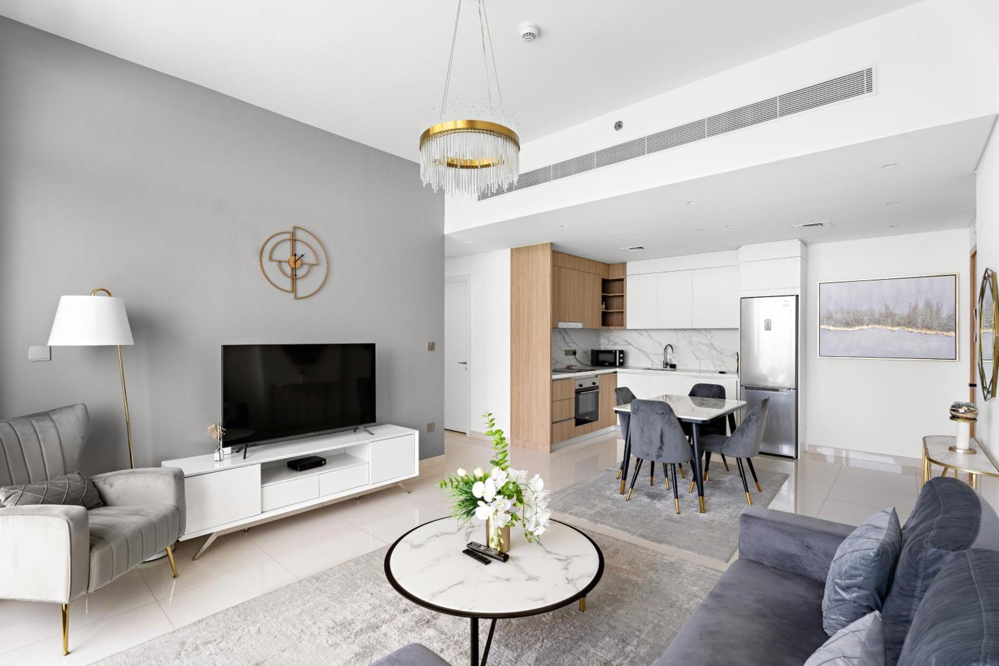 Seaside Serenity: 1-br With Access Apartment *