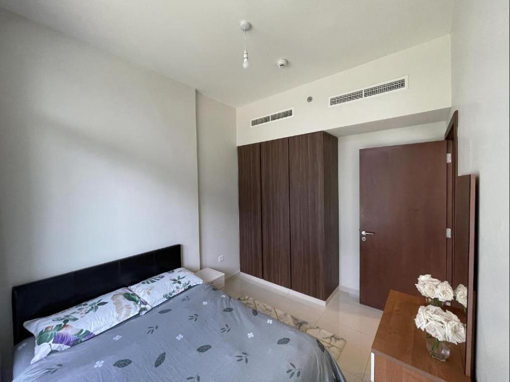 Apartment Reva Building, Step Away From Mall