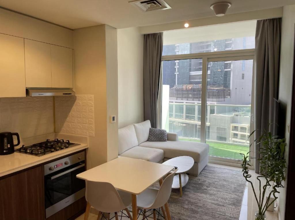 Apartment Reva Building, Step Away From Mall *