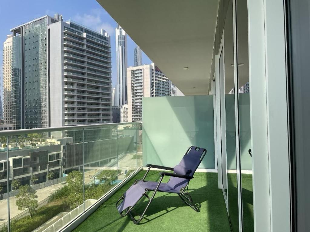 Reva Building, Step Away From Mall Apartment Dubai