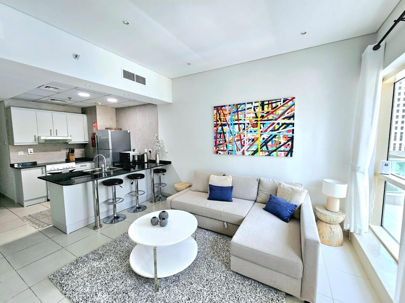 Sunrise Homes - Poolside 1 Bedroom Near Jbr Beach Apartment *