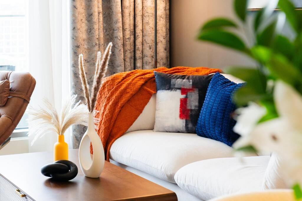 Stylish And Cozy L Park View L Next To Mall *