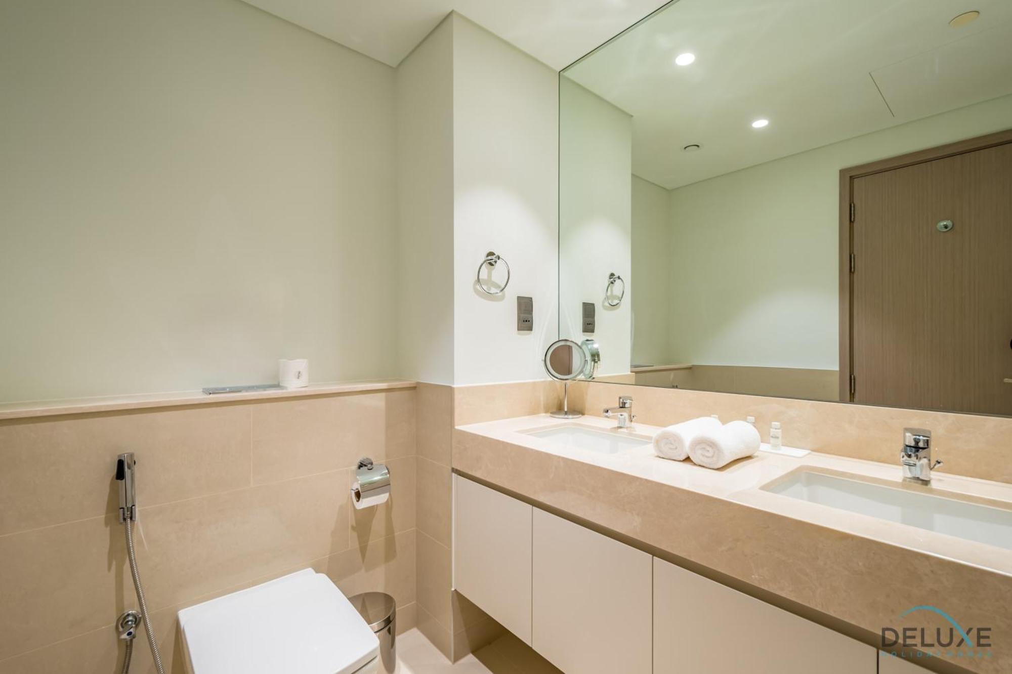Apartment Majestic 3br With Assistant At Act One Act Two Tower 2 In Downtown By Deluxe Homes