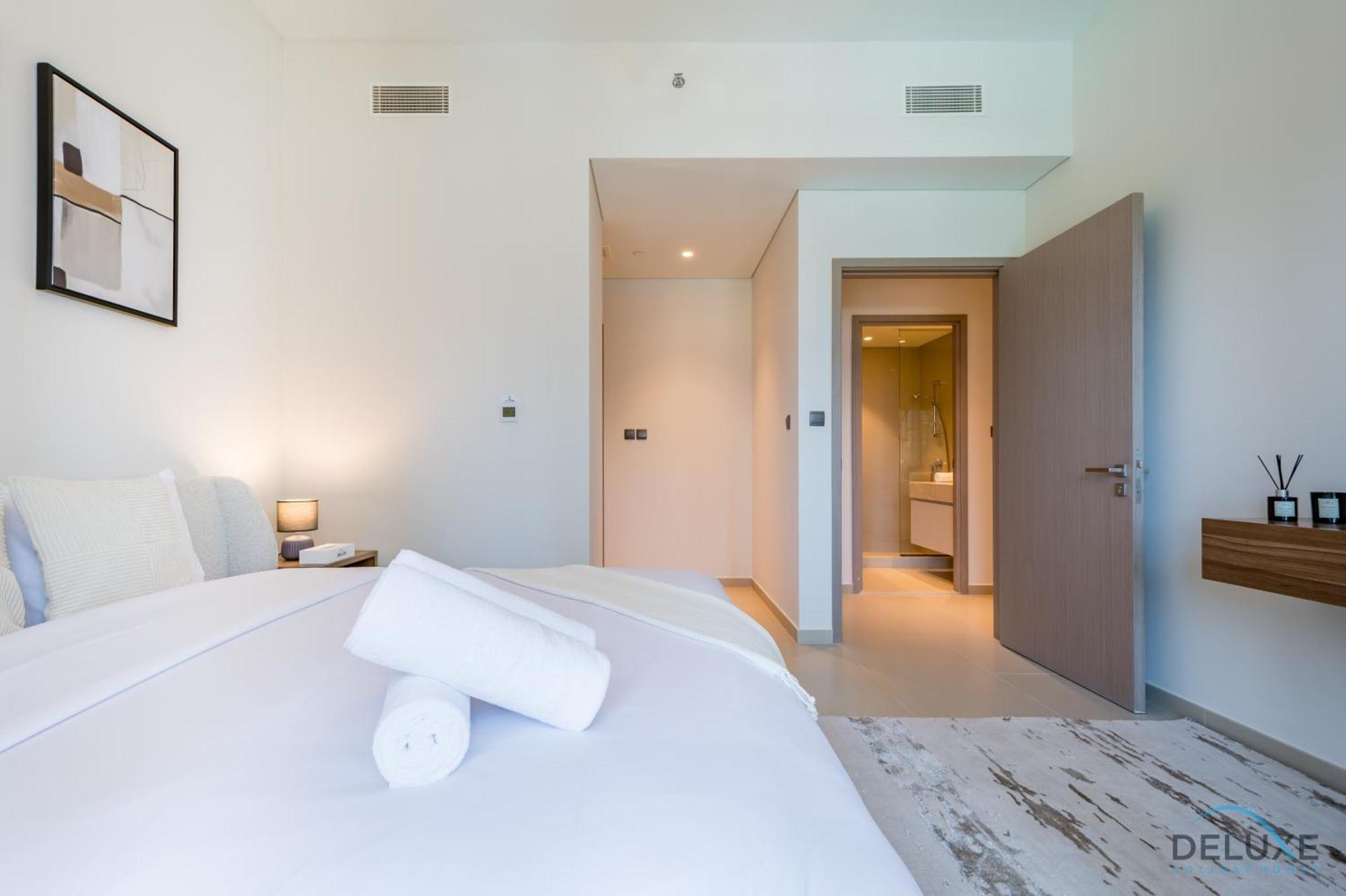 Majestic 3br With Assistant At Act One Act Two Tower 2 In Downtown By Deluxe Homes Apartment Dubai