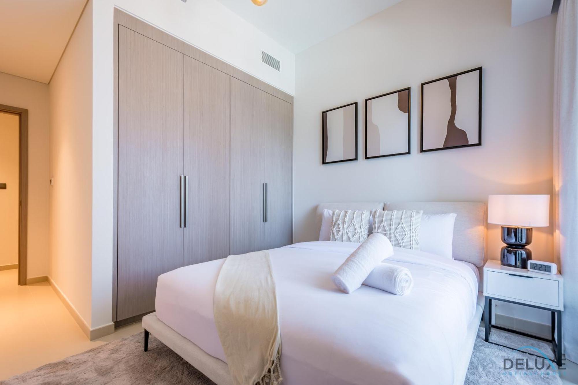 Majestic 3br With Assistant At Act One Act Two Tower 2 In Downtown By Deluxe Homes * Dubai