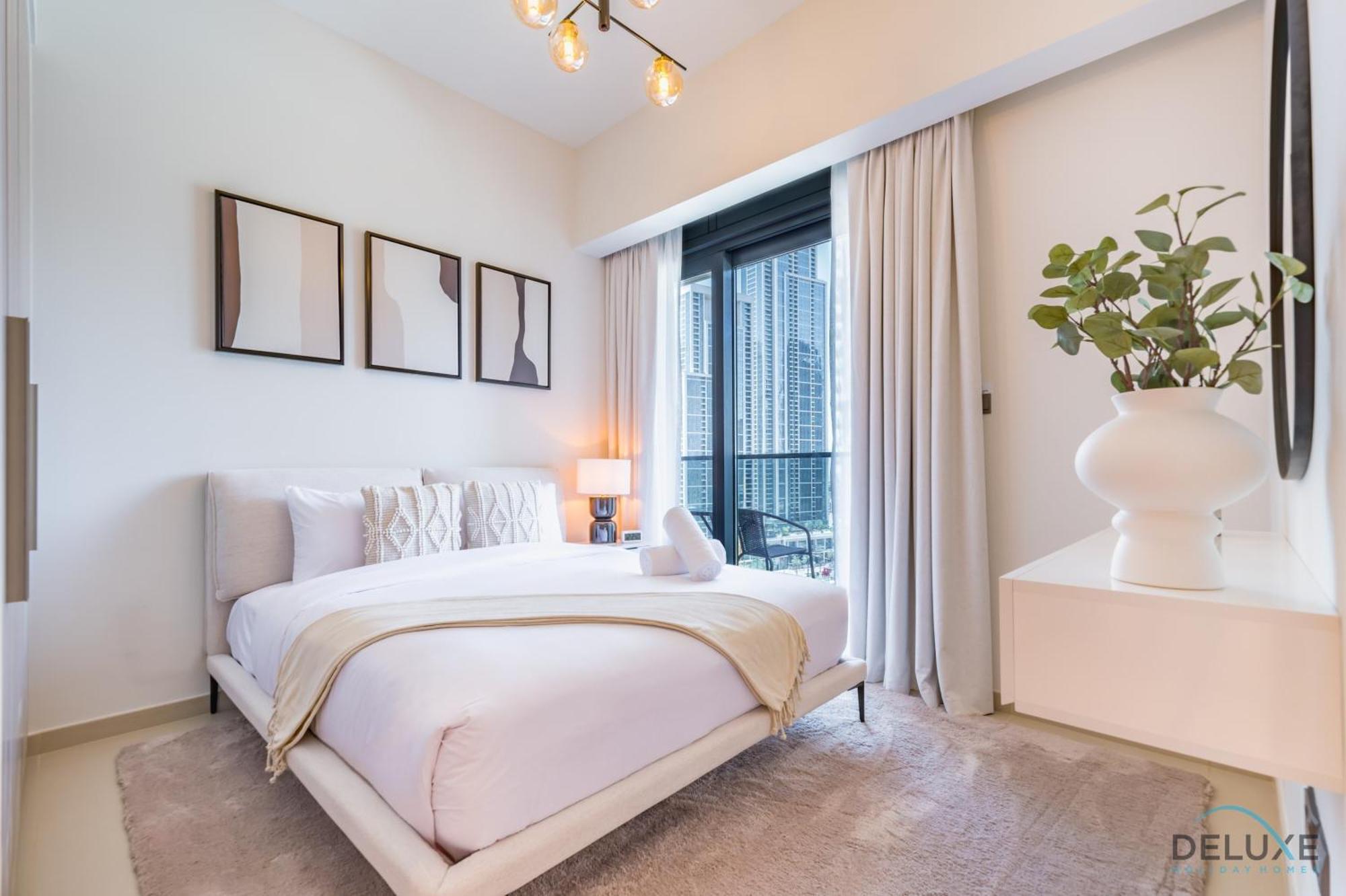 Majestic 3br With Assistant At Act One Act Two Tower 2 In Downtown By Deluxe Homes Apartment Dubai