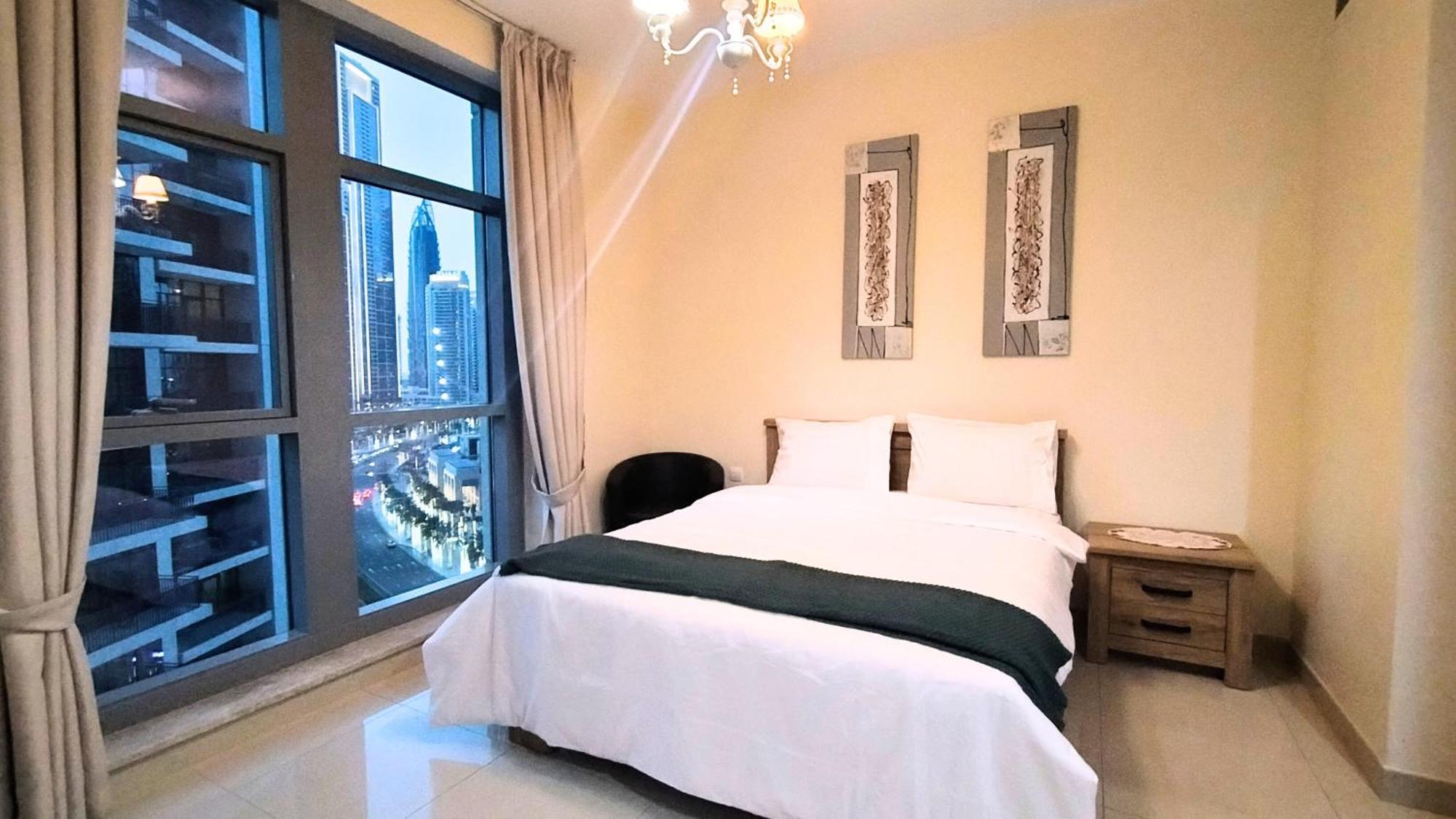 Claren Tower 2 By Golden Casa Apartment