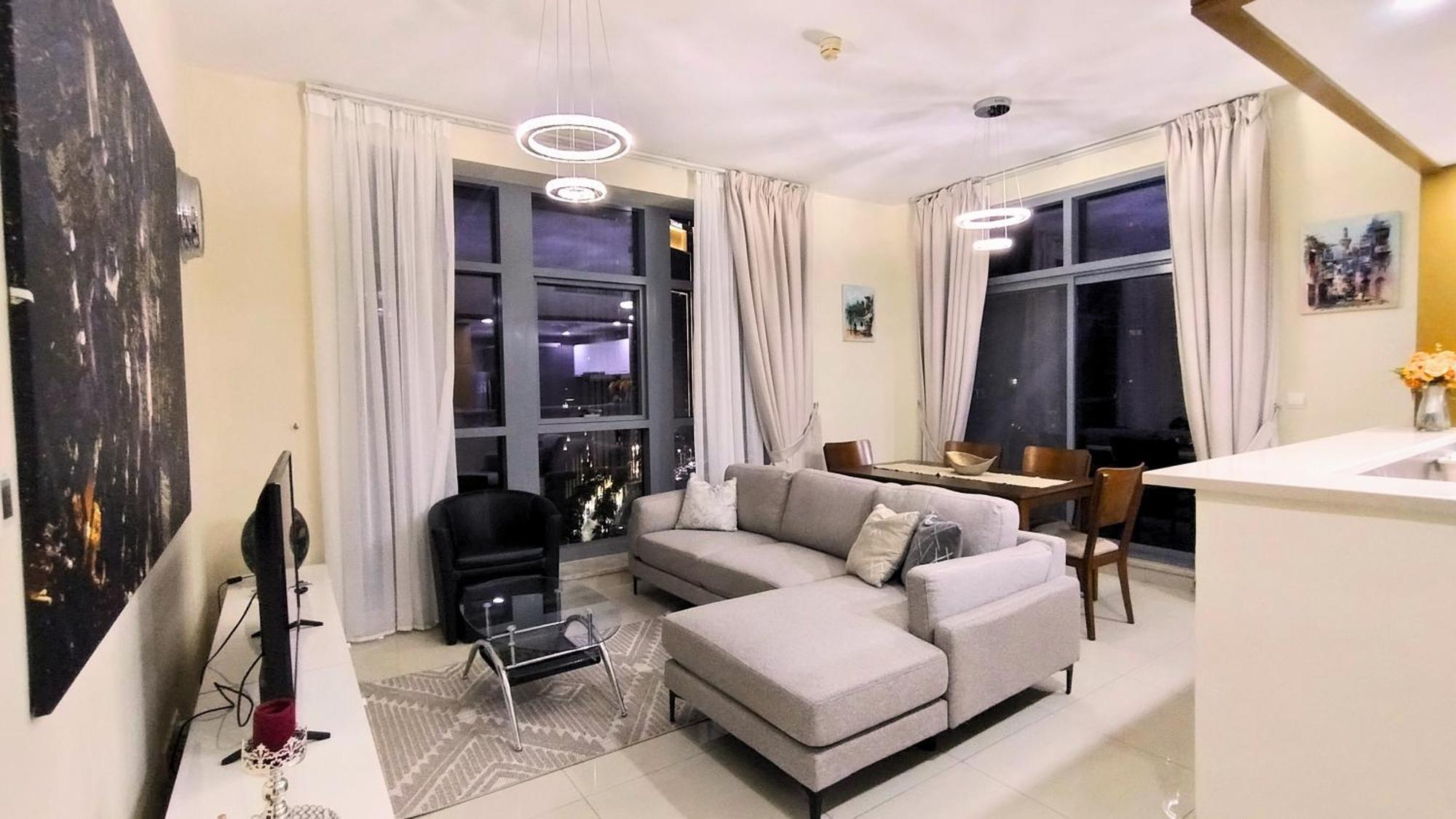 Claren Tower 2 By Golden Casa Apartment