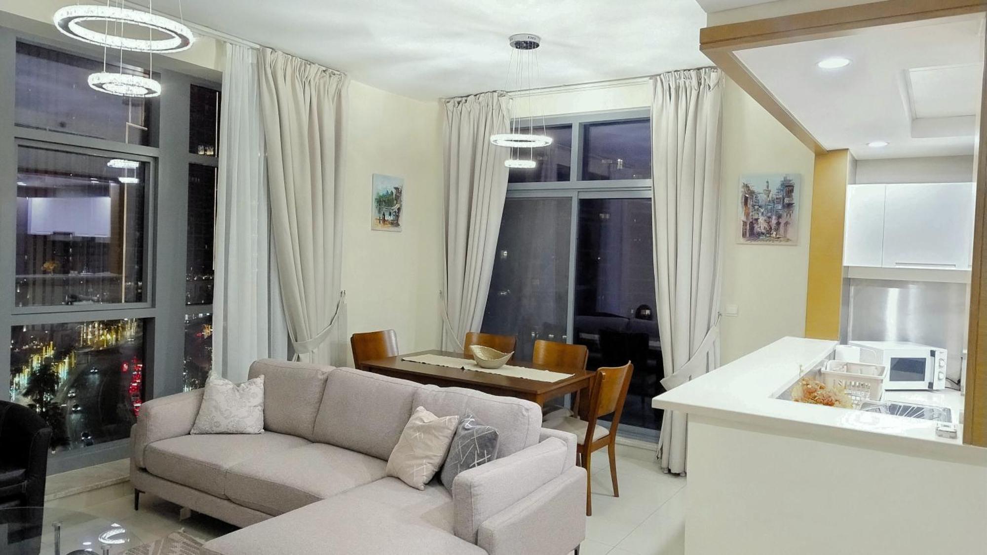 Claren Tower 2 By Golden Casa Apartment