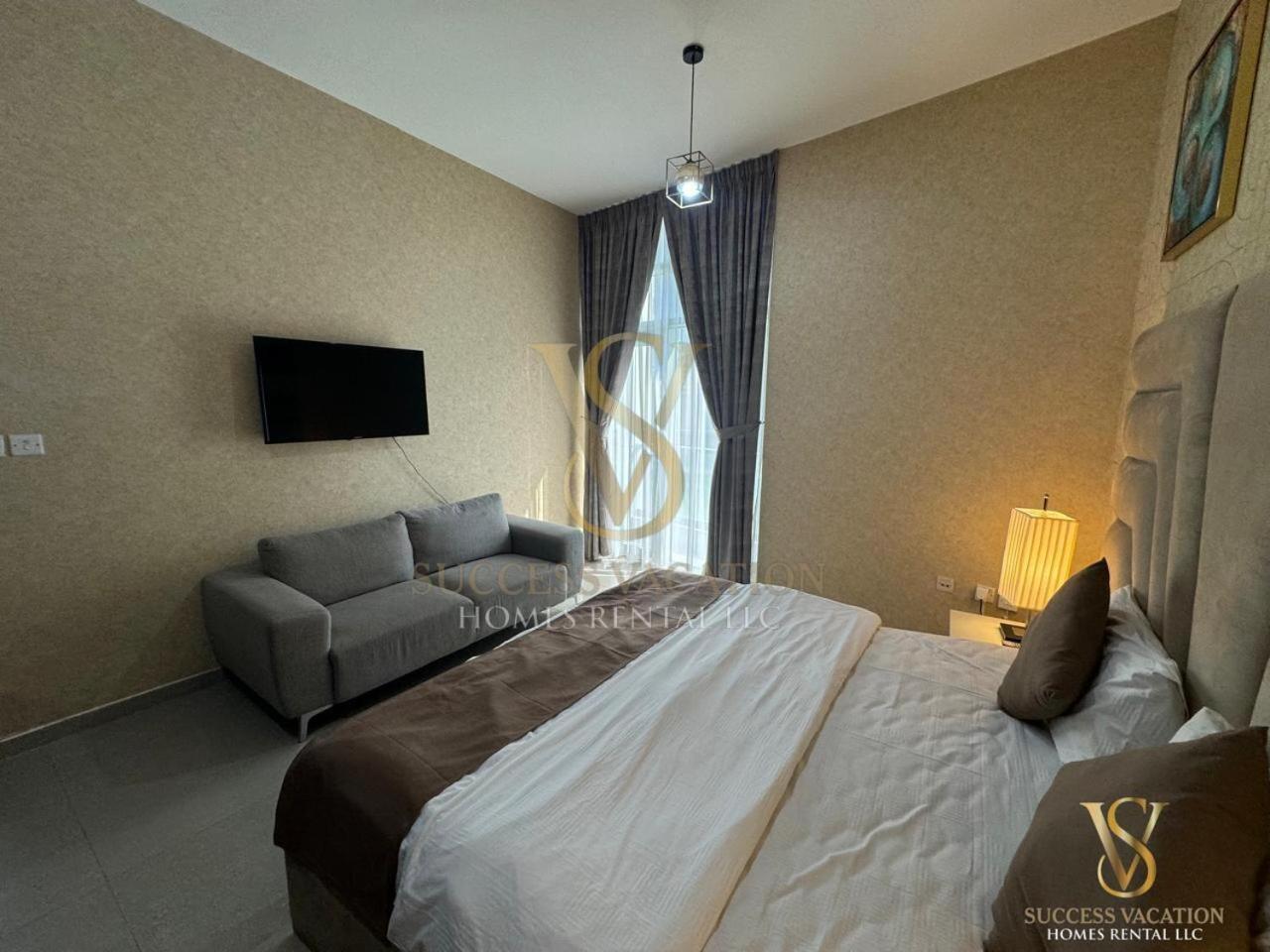 Apartment Success Luxury Apartment: Beachside Living With Daily Housekeeping *