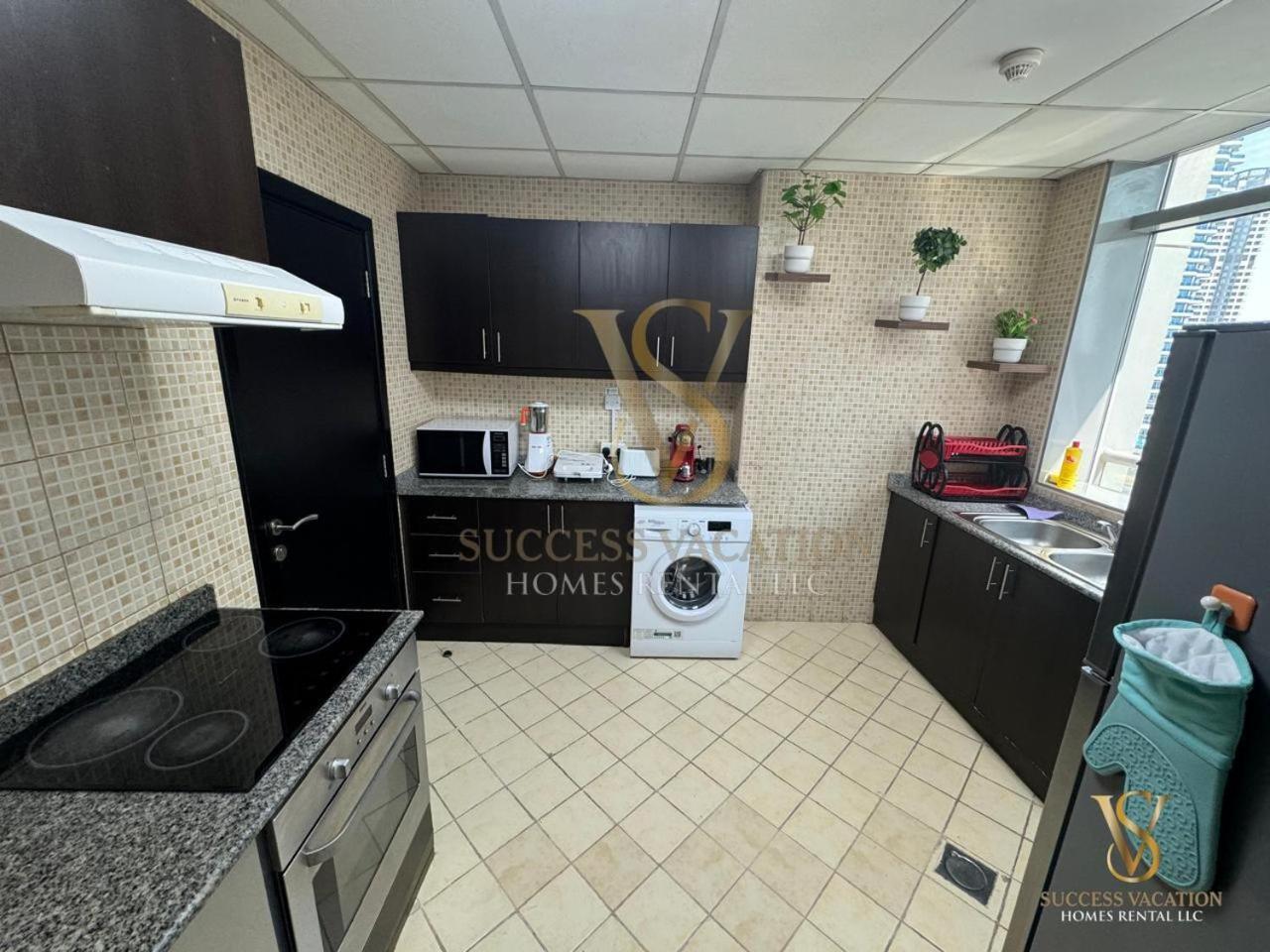 Success Luxury Apartment: Beachside Living With Daily Housekeeping Apartment Dubai