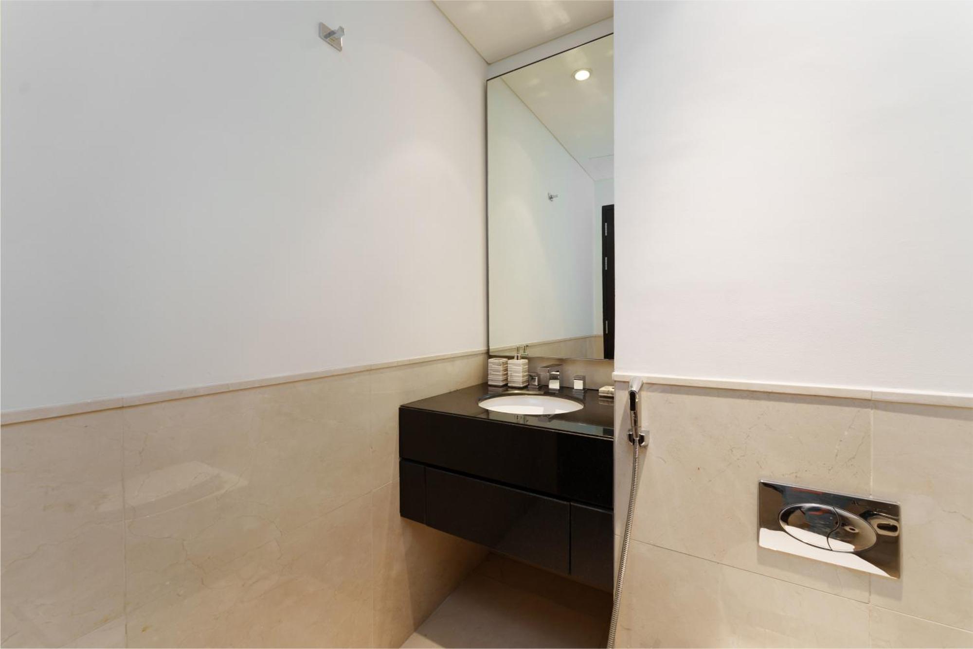 Apartment Exquisite Marina Living By Suiteable
