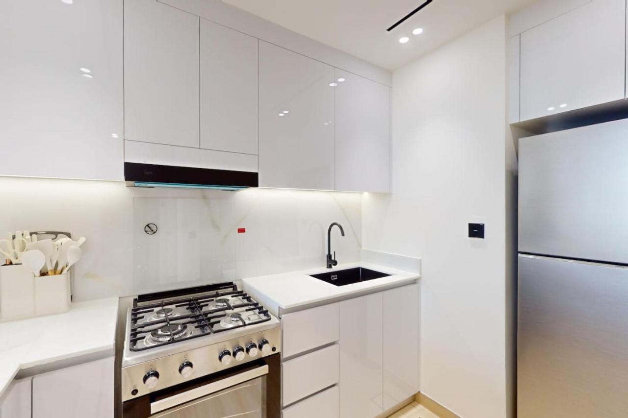 Apartment Binghatti Crest - Serene One Bedroom Dubai