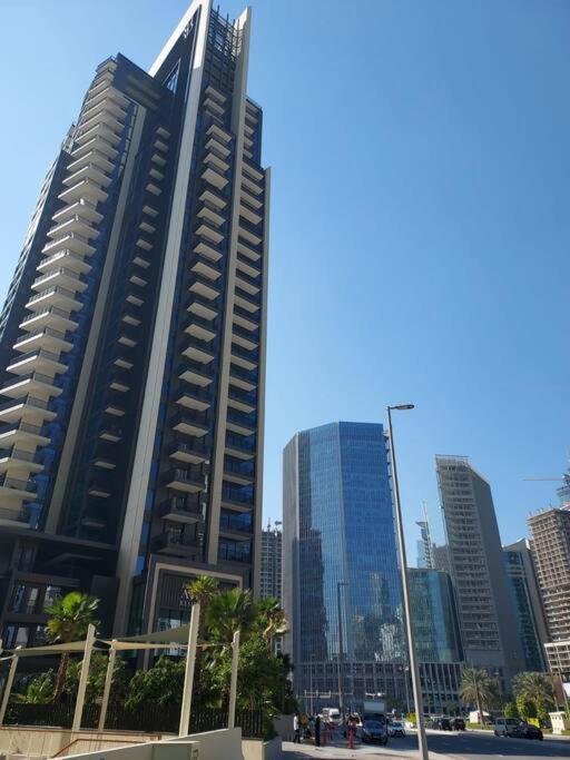 Luxury In Business Bay With Pool And Gym Apartment *