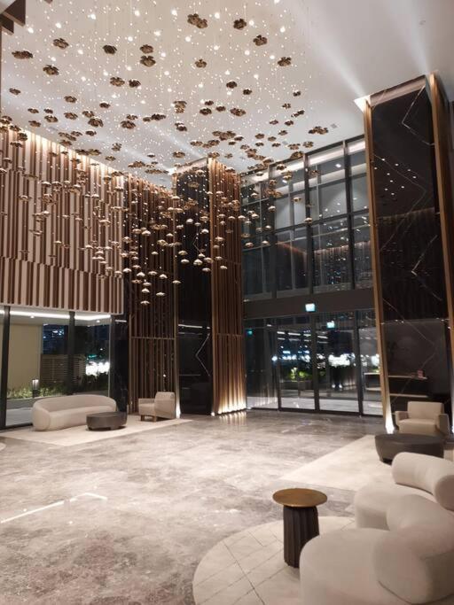 Luxury In Business Bay With Pool And Gym Apartment