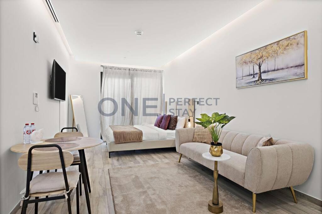 Luxury In Business Bay With Pool And Gym Apartment *