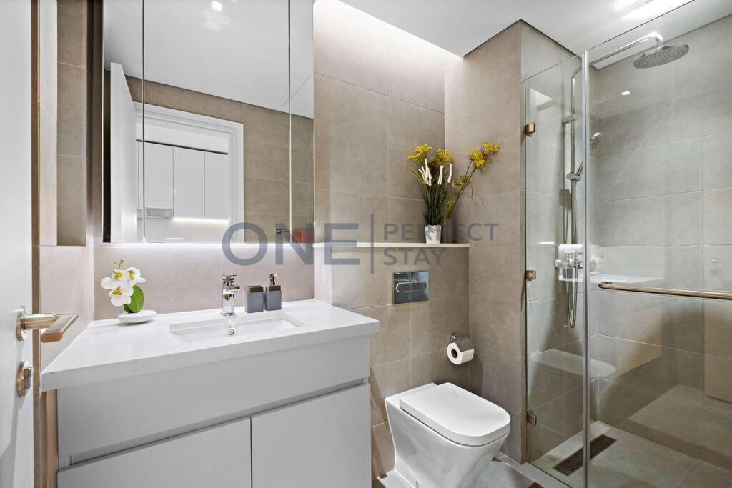 Luxury In Business Bay With Pool And Gym Apartment Dubai