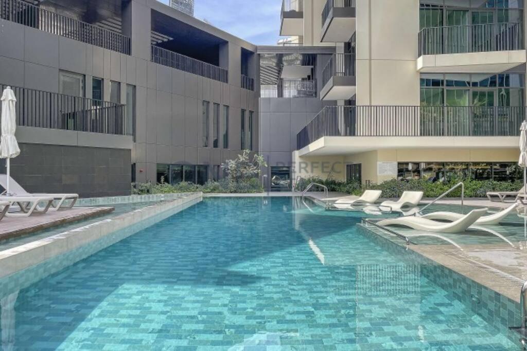 Chic In Business Bay With Pool And Gym Dubai