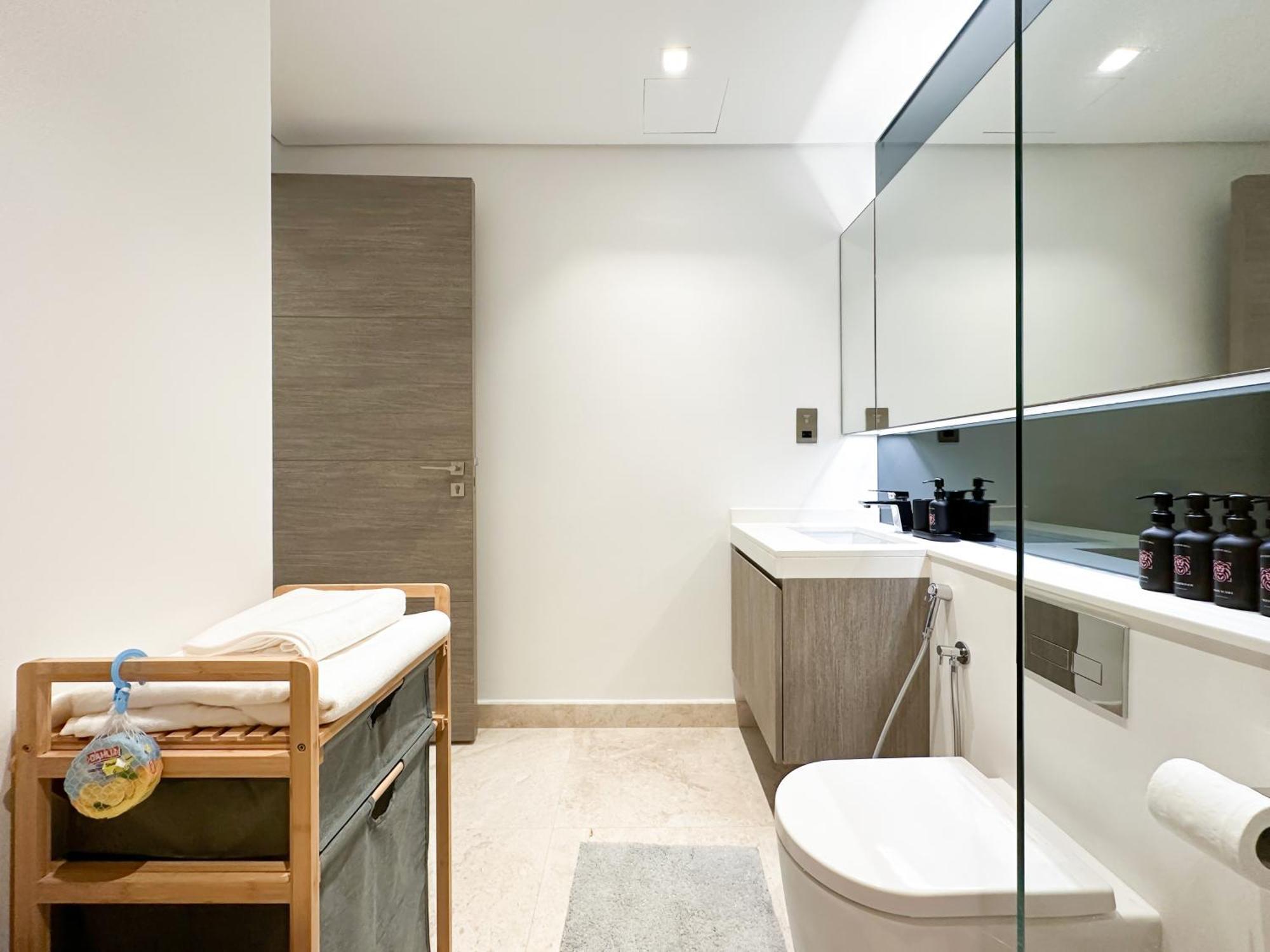 Apartment Trophy - Elevated Living In Luxurious Business Bay Loft Dubai