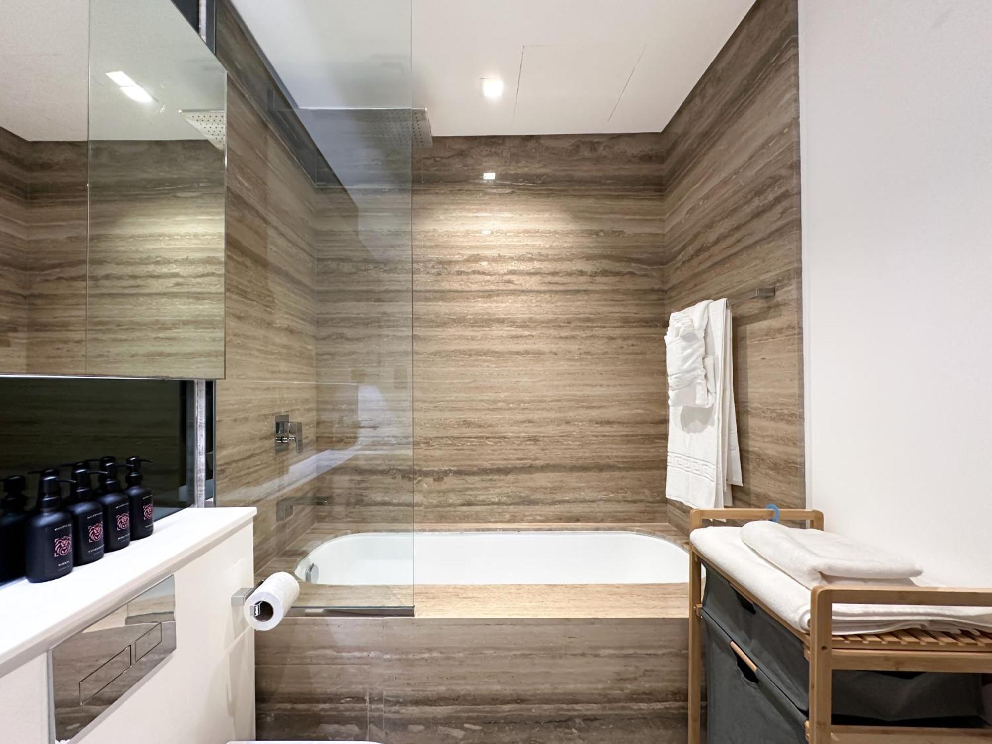 Trophy - Elevated Living In Luxurious Business Bay Loft Apartment