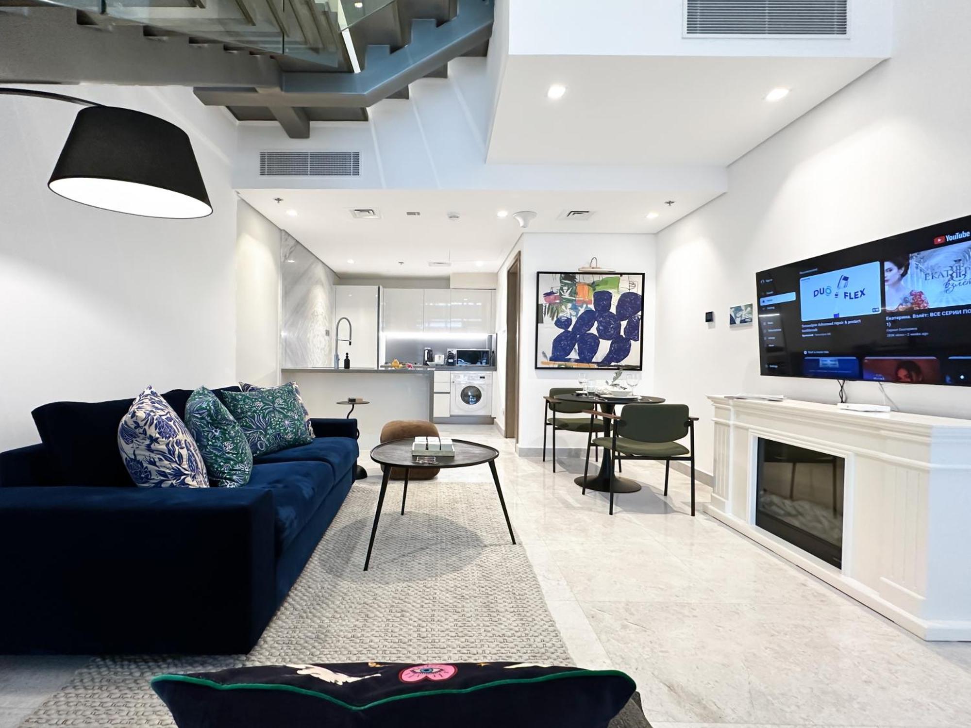 Trophy - Elevated Living In Luxurious Business Bay Loft Apartment *