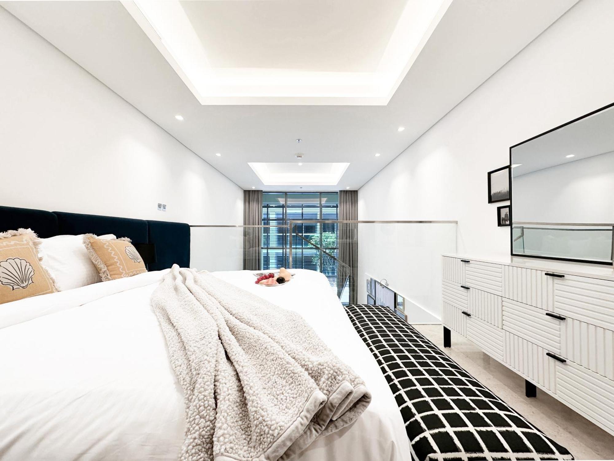 Trophy - Elevated Living In Luxurious Business Bay Loft Apartment *