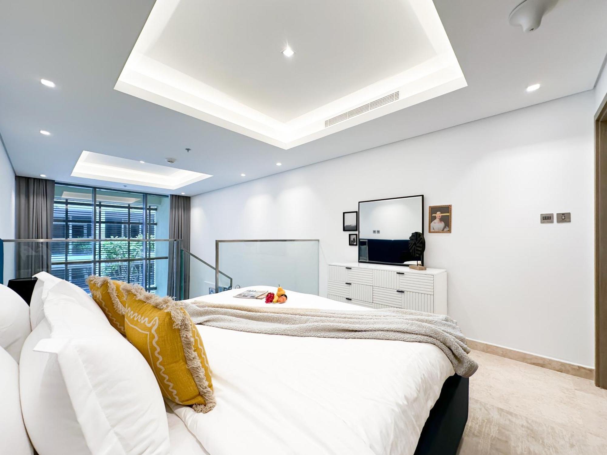 Trophy - Elevated Living In Luxurious Business Bay Loft Apartment Dubai