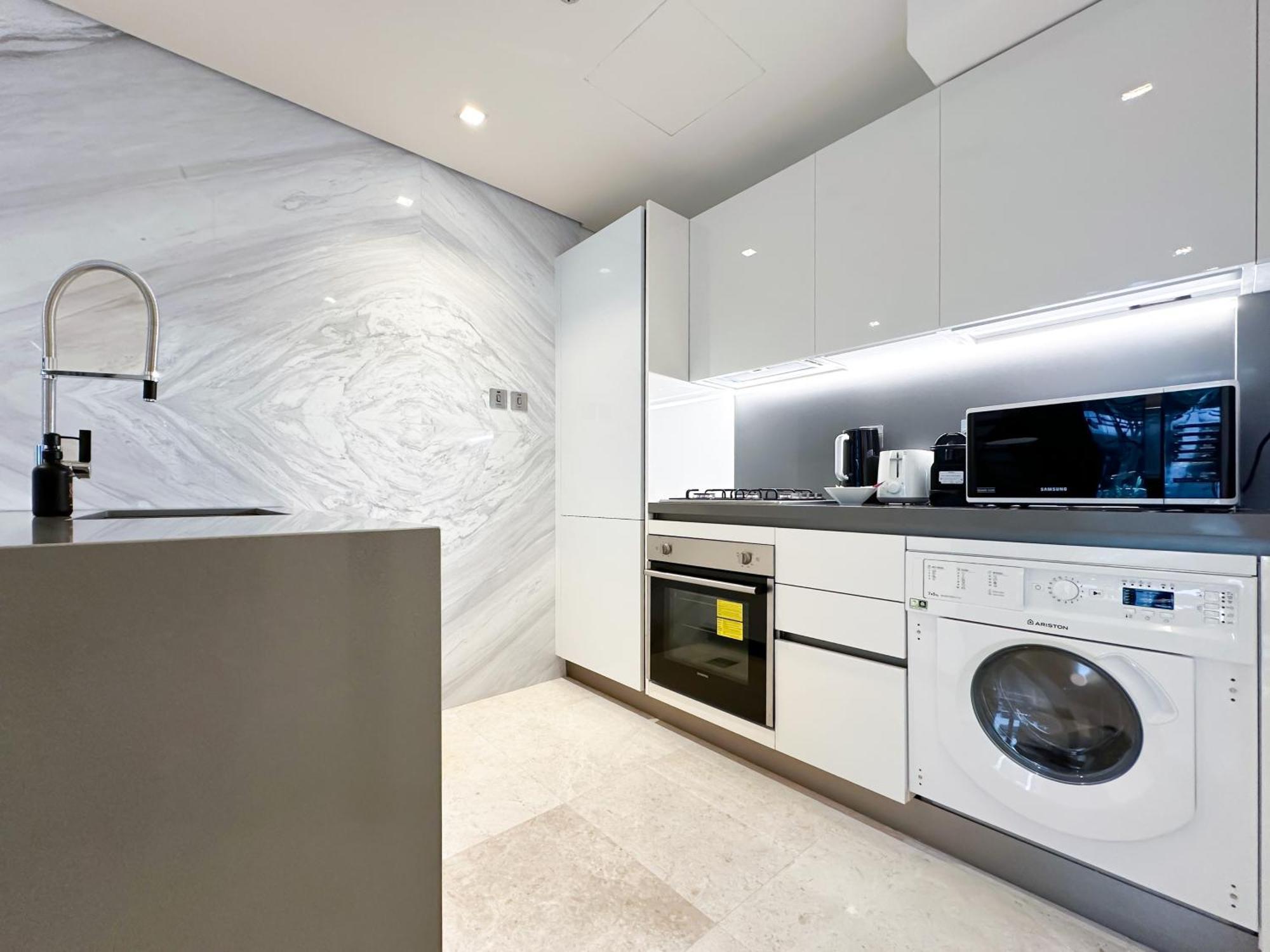 Trophy - Elevated Living In Luxurious Business Bay Loft Dubai