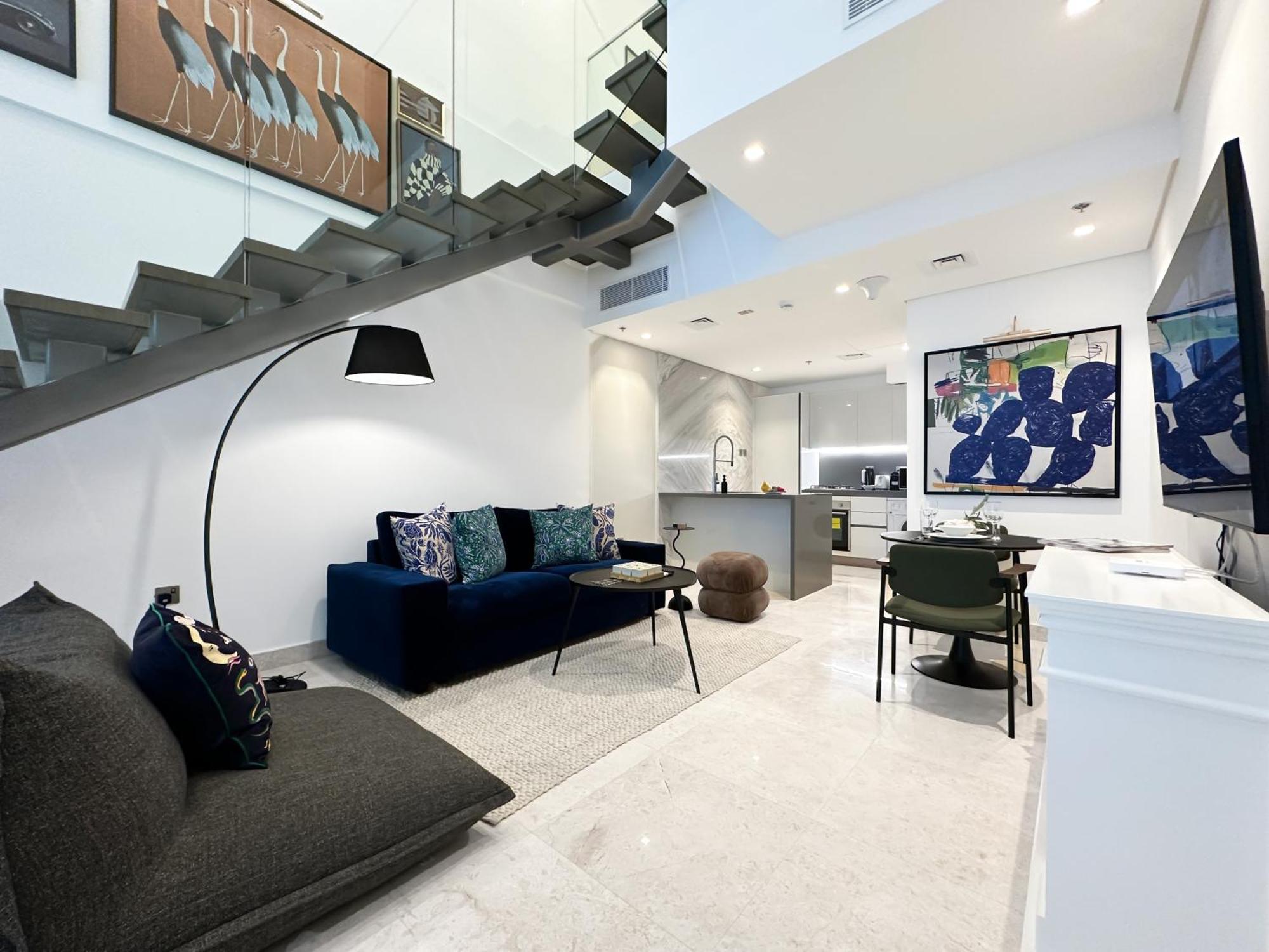 Apartment Trophy - Elevated Living In Luxurious Business Bay Loft Dubai