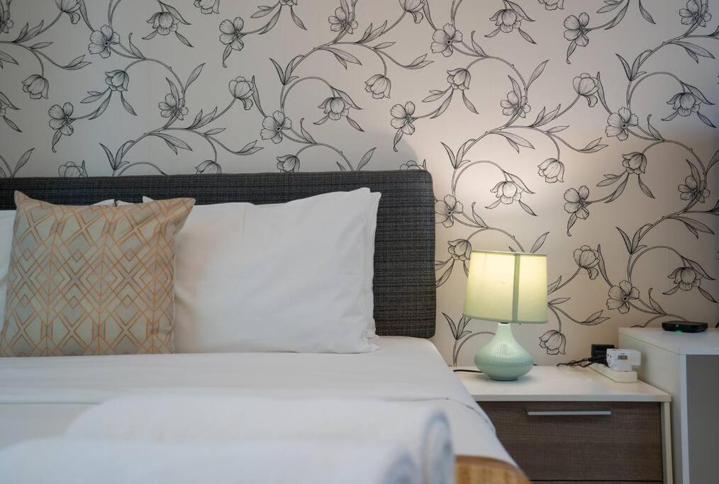 Apartment Rh - Spacious Studio, Near Mall, Downtown