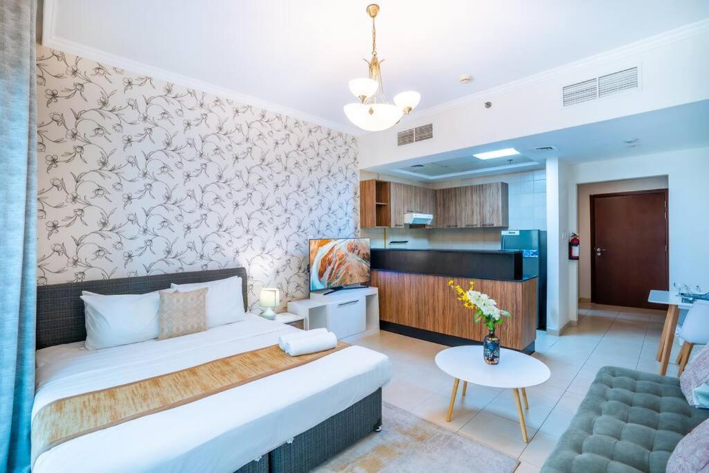 Rh - Spacious Studio, Near Mall, Downtown Apartment *
