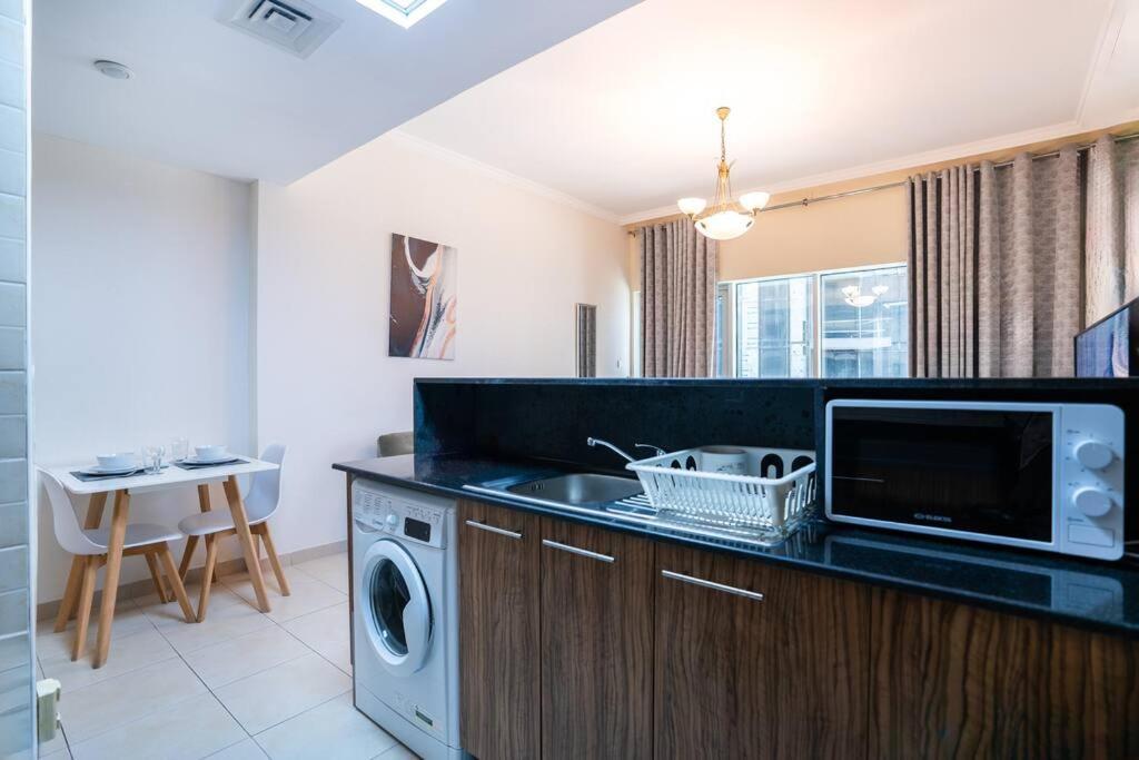 Rh - Spacious Studio, Near Mall, Downtown Apartment Dubai