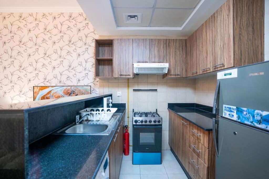 Apartment Rh - Spacious Studio, Near Mall, Downtown *