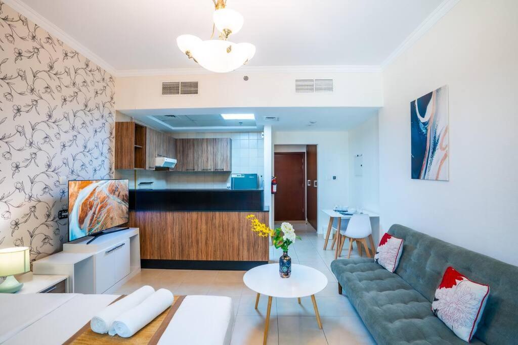 Rh - Spacious Studio, Near Mall, Downtown *