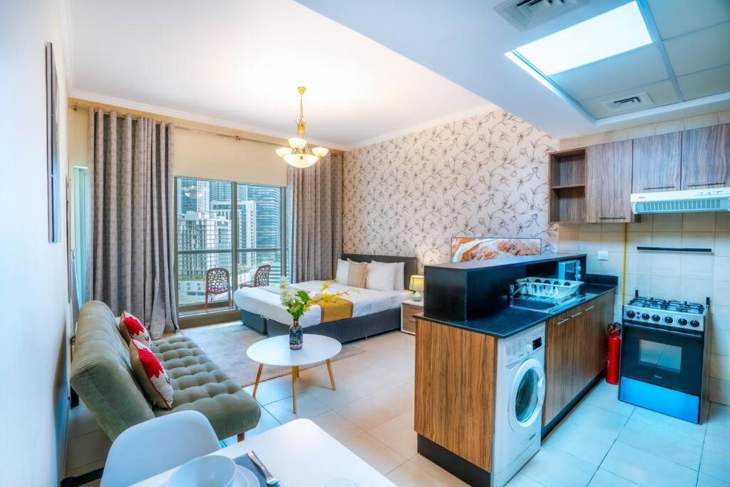 Rh - Spacious Studio, Near Mall, Downtown Apartment *
